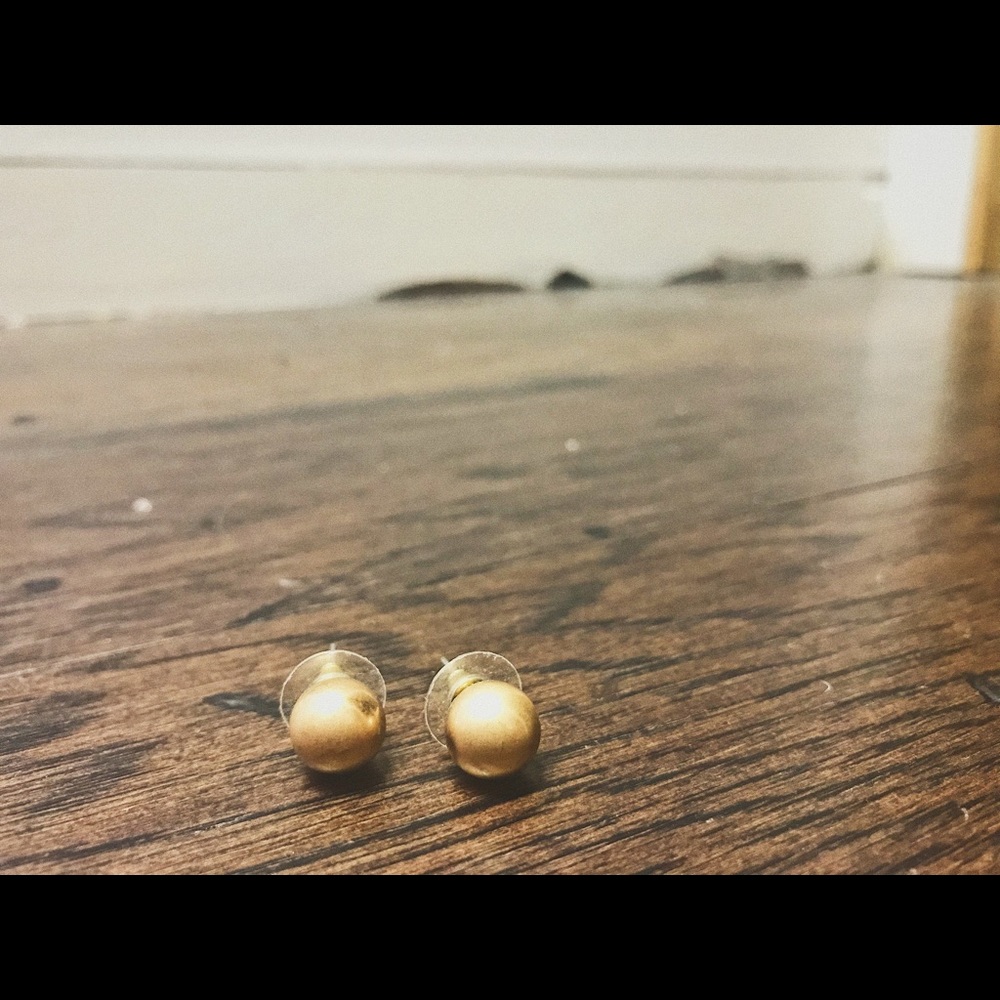 gold stud earrings